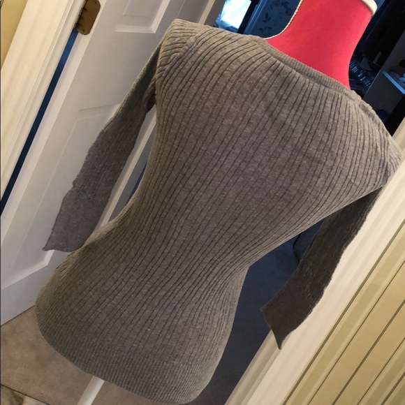 Pink Rose cable sweater - Picture 3 of 6